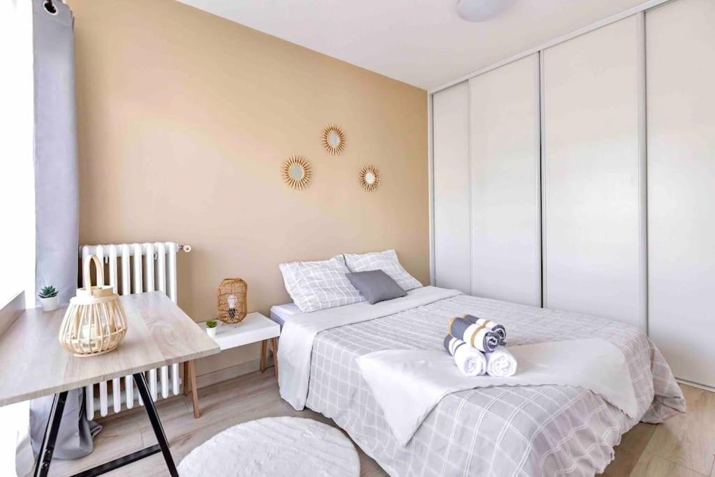 Appartement Avec Parking Et Terrasse Metro 7 Et Paris Villejuif Exterior photo